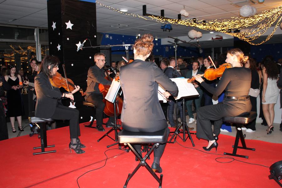 Buffet du gala accompagné de musiciens